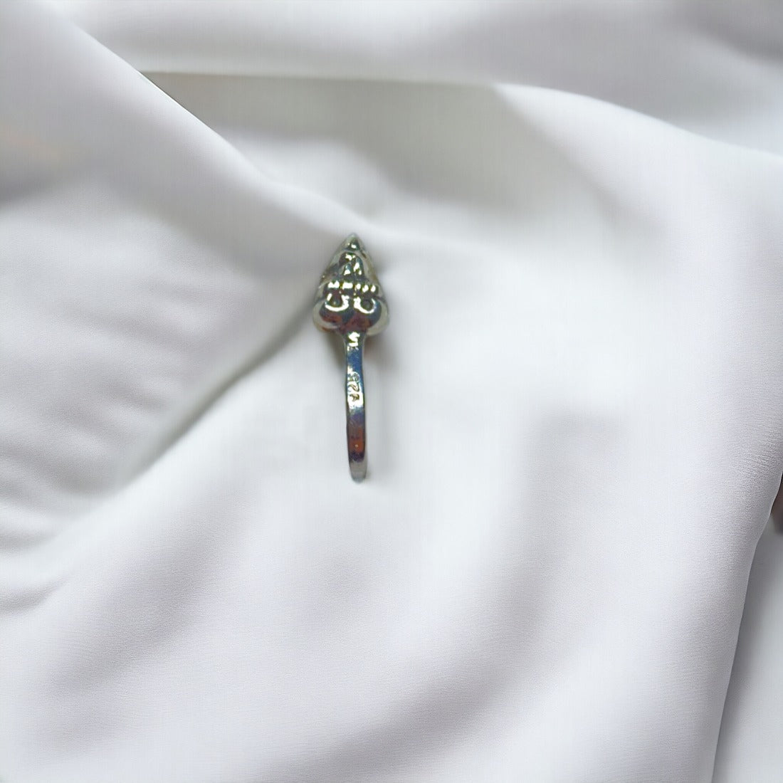 Minimal-Owl-Design-Nose-Stud