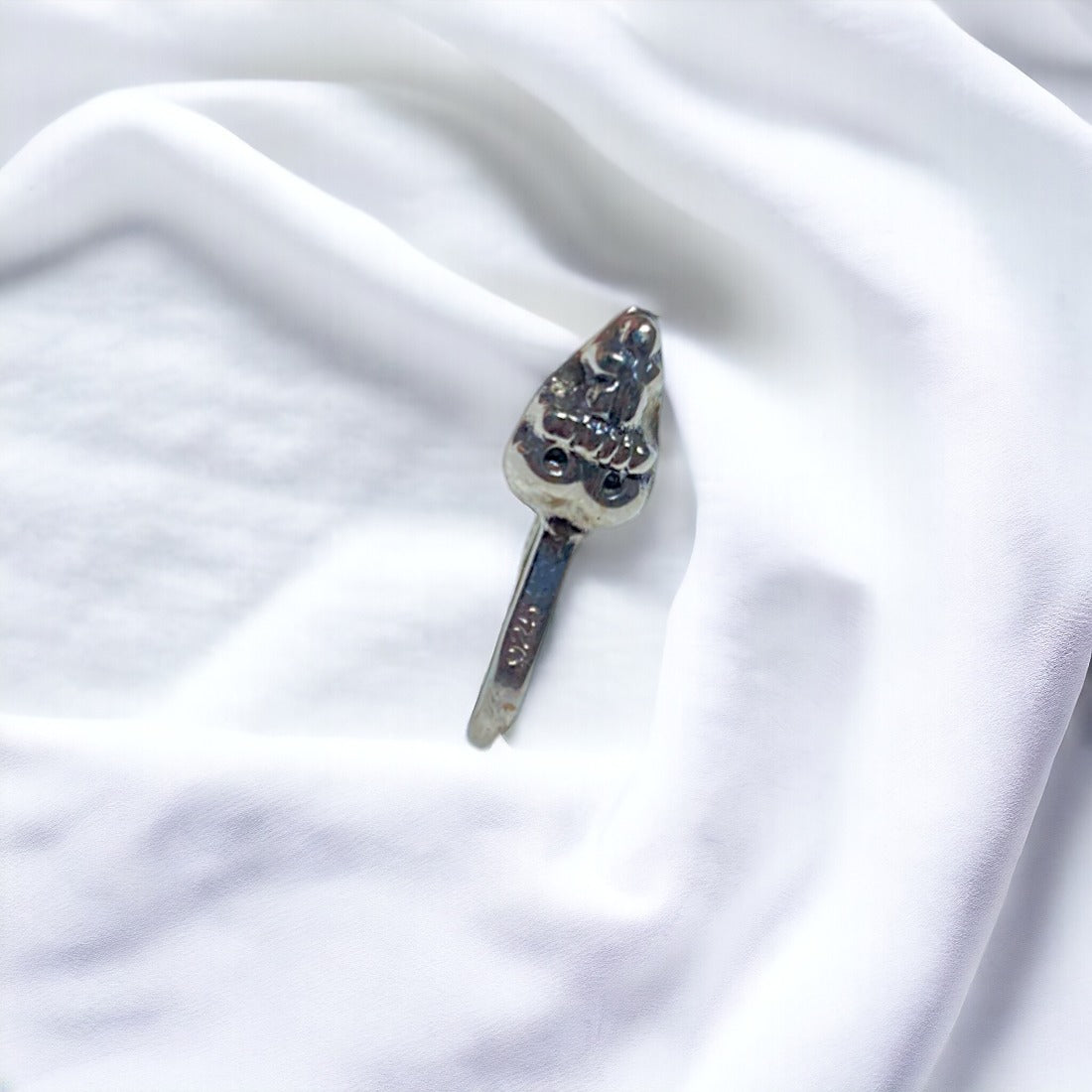 Minimal-Owl-Design-Nose-Stud