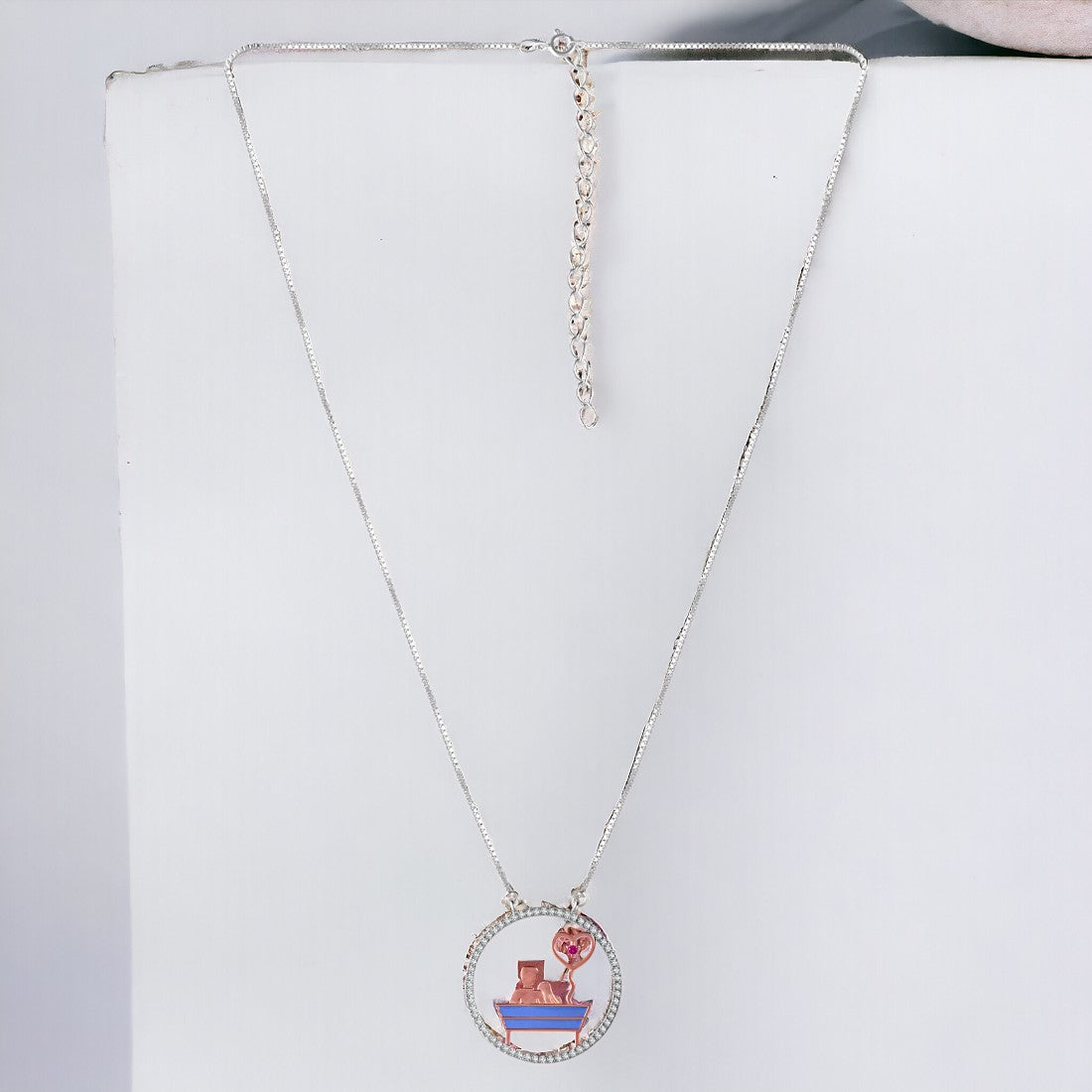 Round Couple Sitting Pendant(with chain)