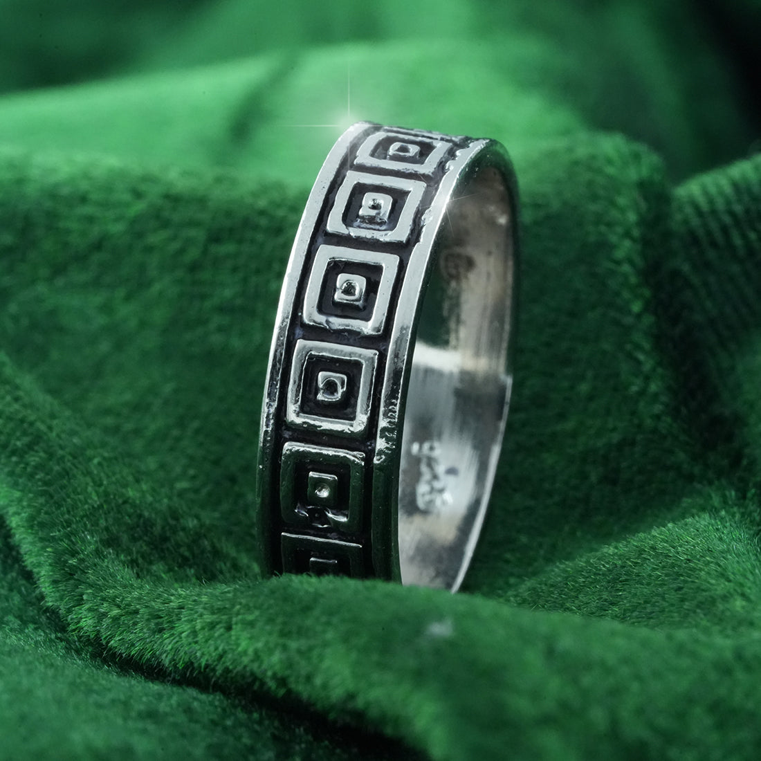 925 Sterling Silver Oxidized EterKnight Heritage Motif Ring for Men