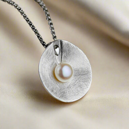 Silver Round Leaf Pendant For Women & Girls