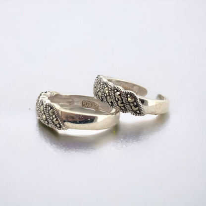 Oxidized Studded Toe Ring