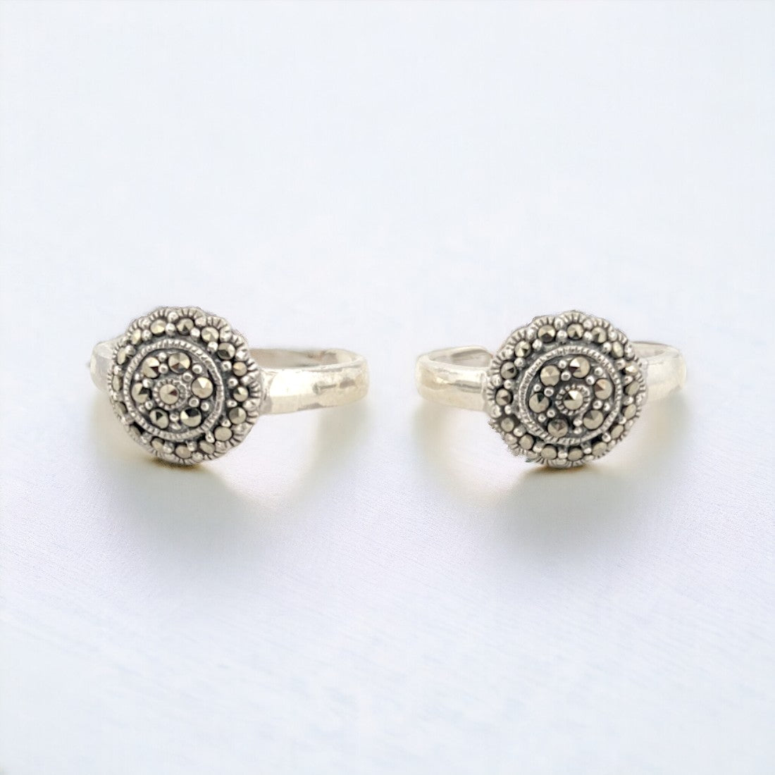 Moon Tarnish Oxidized Flower Stud Toe Ring