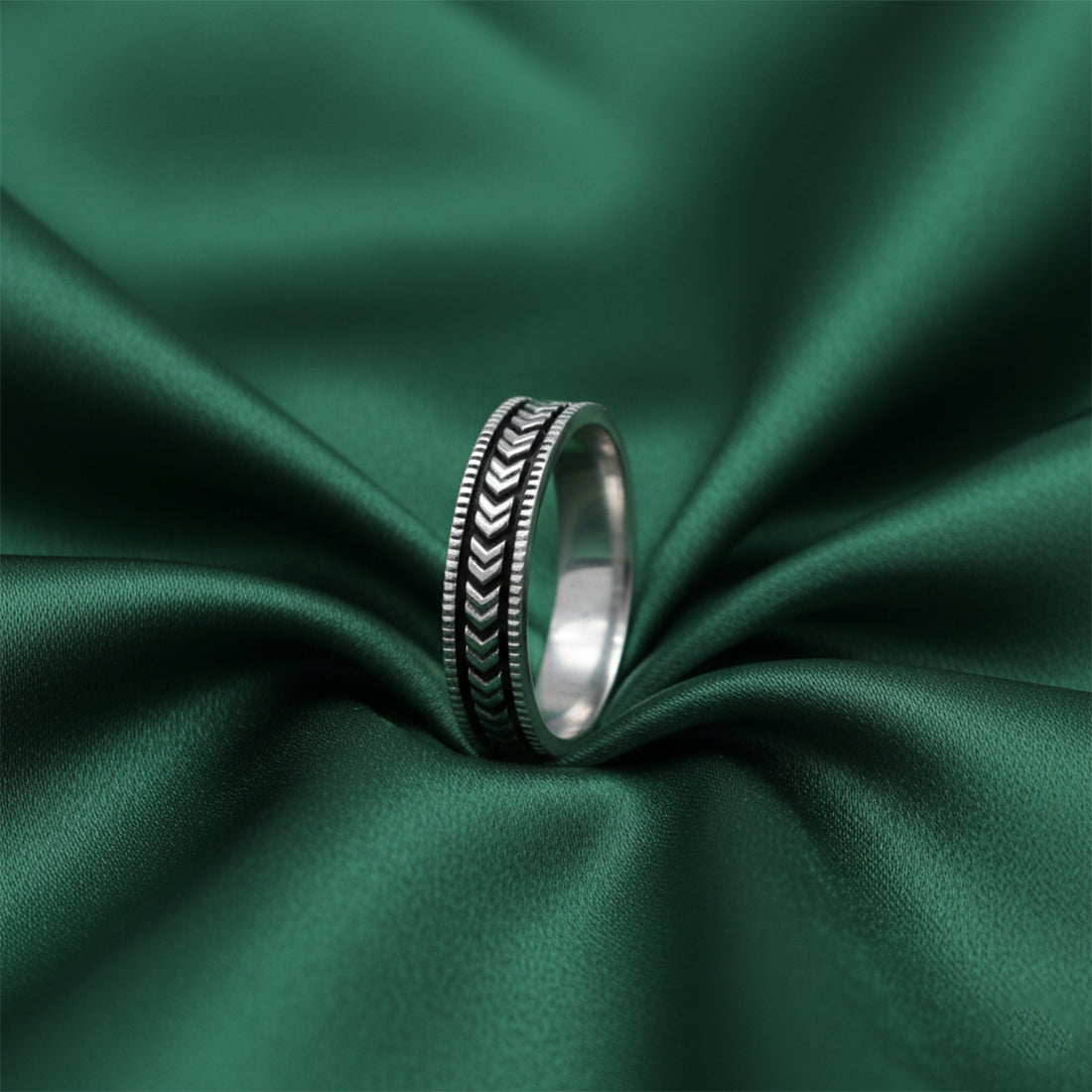 Sterling Silver EterKnight Arrow Spine Oxidised Ring for Men